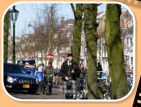 Eine schottische Beisetzung in Delft. Der Kilt trgt das Karomuster der Douglas`-