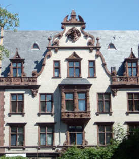Stattliches Gebude in der Groen Steinstrae