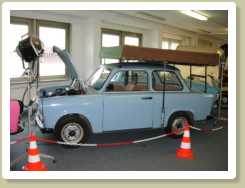 ein himmelblauer Trabant, genau wie unser erstes Auto