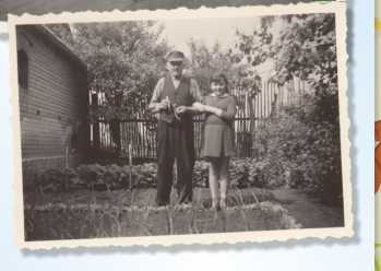 Pfingsten 1965 mit Opa im Garten in Ziemendorf